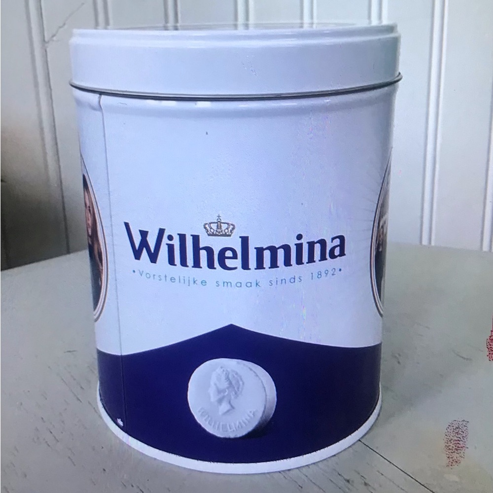Wilhelmina Vintage Candy Tin - White & Navy